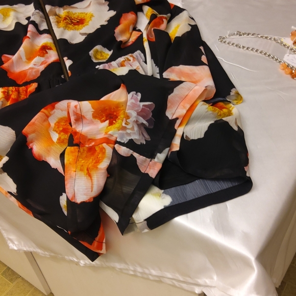 GB LONG BELLSLEEVES Romper - Picture 7 of 10